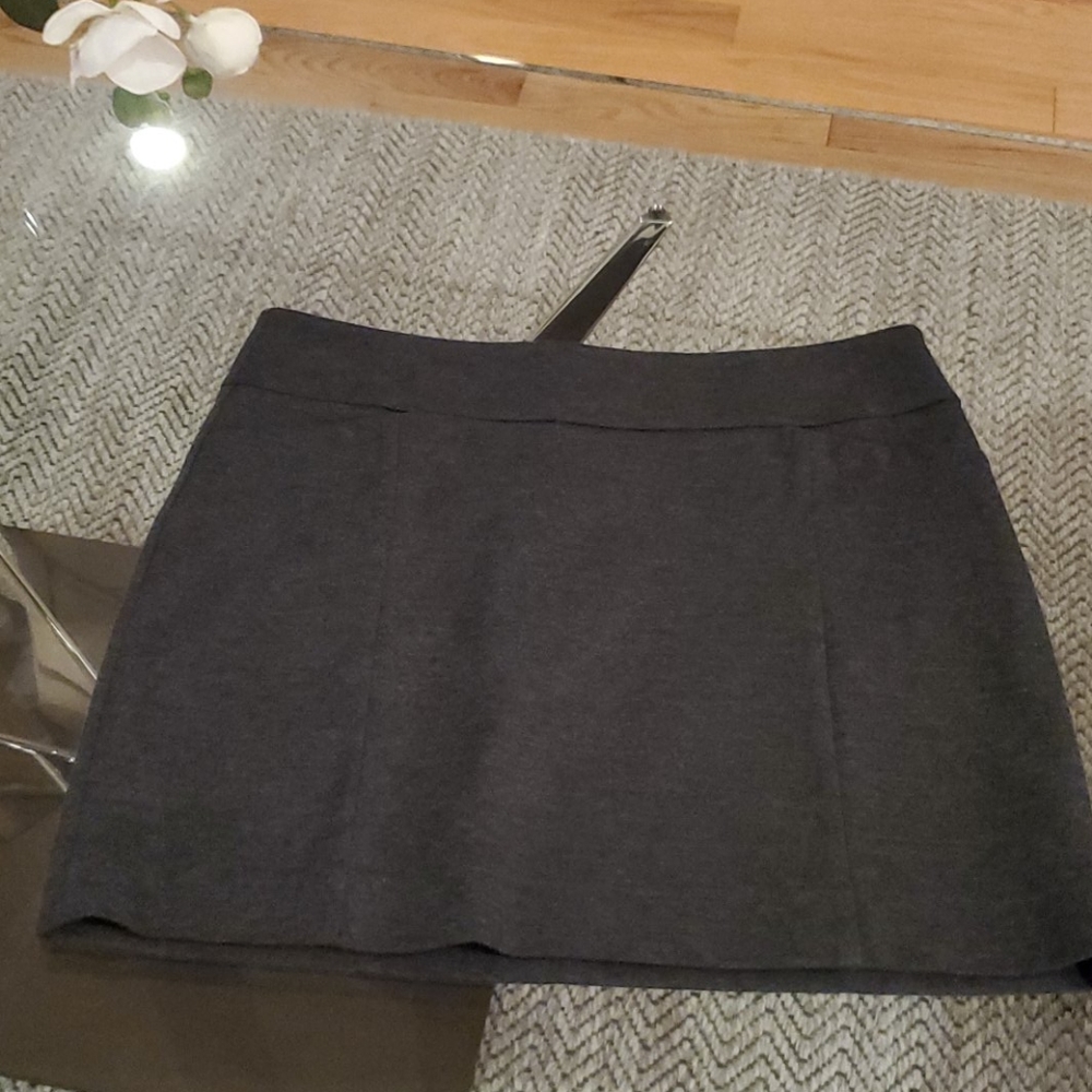 White House Black Market Grey Skirt Sz XS